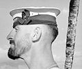 Kelasi Australia pada 1940 memakai topi pelaut paten British