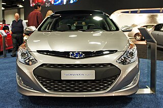 http://upload.wikimedia.org/wikipedia/commons/thumb/4/4e/Hyundai_Sonata_Hybrid_WAS_2012_0681.JPG/320px-Hyundai_Sonata_Hybrid_WAS_2012_0681.JPG