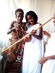 Инструмент музыкальная традиция Burundais.jpg