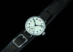 1913 produzierte Seiko die erste Armbanduhr in Japan unter dem Namen Laurel.