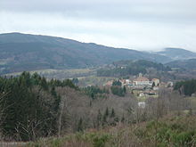 Une vue générale du village depuis la route du col du Béal