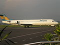 Fokker 100 sur l'aéroport international de Yogyakarta en 2007