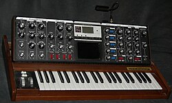 Minimoog Voyager, um sintetizador analógico