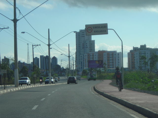 Avenida Francisco Rodrigues Filho (Rodovia Mogi-Guararema SP-66), que liga César de Sousa ao Centro