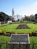 «Alameda Chabuca» frente a la Basílica Nuestra Señora del Pilar, en el límite entre las plazas Intendente Alvear y Juan XXIII, en Recoleta (Buenos Aires), inaugurada el 1 de septiembre de 1994, que el Municipio bonaerense bautizó en agradecimiento por la canción «Argentina agredida» que Chabuca compuso en ocasión de la Guerra de las Malvinas.[29]​