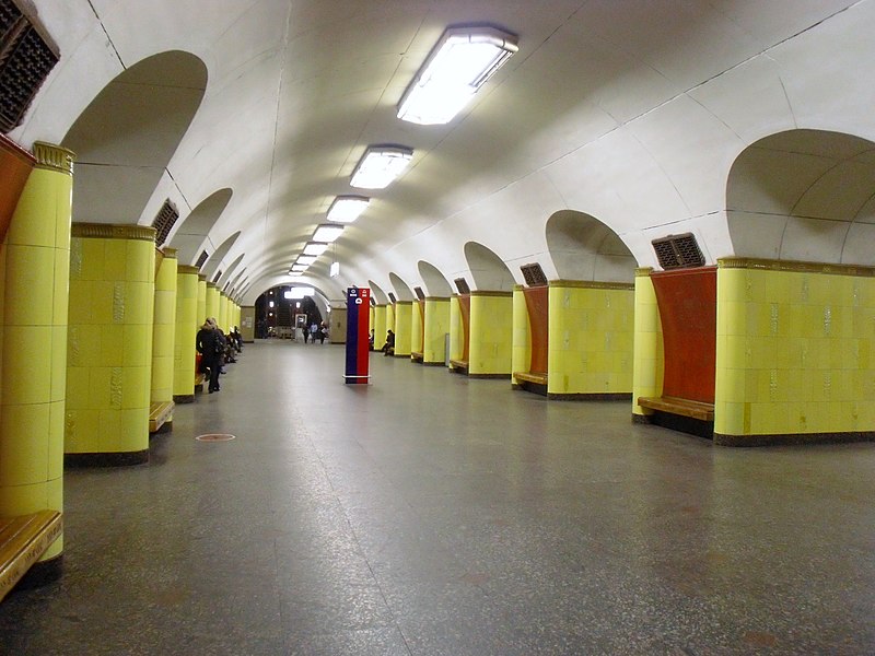 Станция Рижская 800px-Rizhskaya_metro_station_Moscow