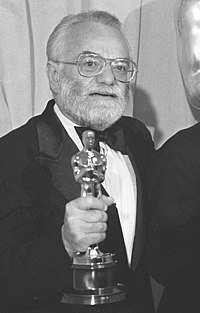 Saul Zaentz with Oscar 1976 (cropped)