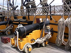 Batterie du pont de quart (Canons courts de 12 livres).