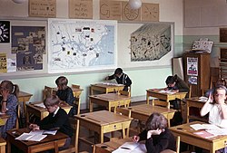 http://upload.wikimedia.org/wikipedia/commons/thumb/4/4e/Swedish_elementary_school_1965.jpg/250px-Swedish_elementary_school_1965.jpg