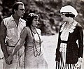 Image tirée du film The Shark Master (1921) (de gauche à droite : Frank Mayo, May Collins et Doris Deane).