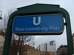 U-Bhf. 
 Rosa Luxemburg Platz. 
 JPG