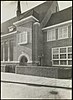 Apostolische kerk. Kerk en pastorie in Amsterdamse School-stijl