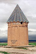 Mil-e Achangan, timuridischer Grabturm (Gonbad) vom Anfang des 15. Jahrhunderts in der Provinz Razavi-Chorasan im Nordosten Irans