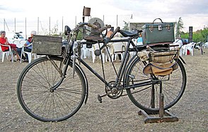 Typisches „Scheren­schleifer-Fahrrad“ der italie­nischen „Arrotini“ aus den 1960ern, hier mit auf­gebock­tem Hinter­rad