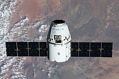 kosmická loď Dragon během mise CRS-20