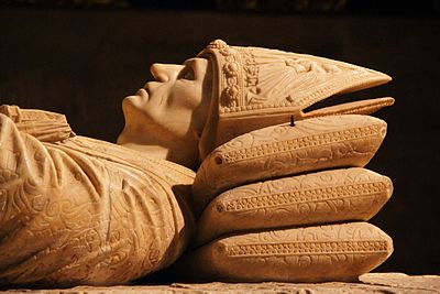 Detalle del sepulcro del Cardenal Cervantes.