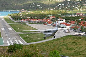Cessna 208 заходит на посадку в аэропорт Густав III