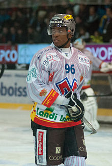 Description de l'image Clarence Kparghai - Fribourg-Gotteron vs. HC Bienne, 25.11.2011 (2).jpg.