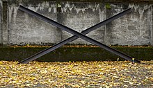 Contreventement, œuvre d'Émilie Ding. Cimetière des Rois, Genève.jpg