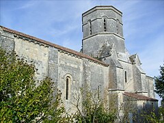 Vue latérale de l'église.