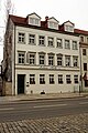 Wohnhaus in halboffener Bebauung und Seitenflügel