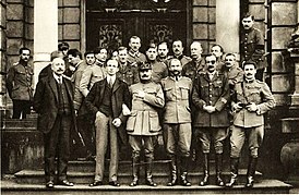 Союзная миссия во Львове, февраль 1919 года. Слева направо: Станислав Ванькович, Роберт Говард Лорд, генерал Жозеф Бартелеми, генерал Тадеуш Розвадовский, генерал Адриан Картон де Виар, генерал-майор Джузеппе Стабиле