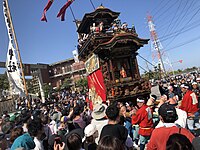 神前神社前での山車曳き回し