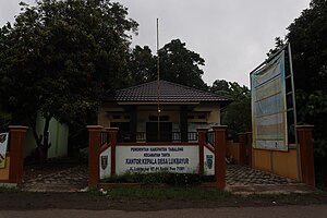 Kantor kepala desa Lukbayur