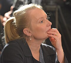 Karin Bojs vid presskonferens om Nobelpriset i kemi 2012.