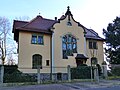 Villa mit Einfriedung, Stützmauer zum Poetenweg und Villengarten