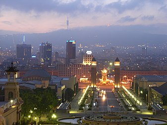 La plaza de España, devant le palais de Montjuic à Barcelone. (définition réelle 2 288 × 1 712*)