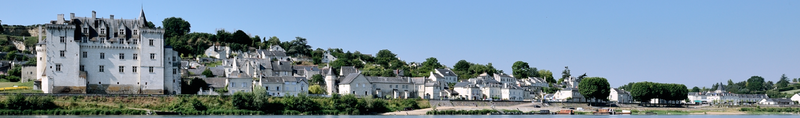 Montsoreau'ın Loire Nehri üzerinden panaroması