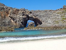 父島の南西沖合にある南島の洞門（東京都小笠原村）