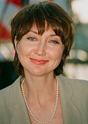 A head shot of country music singer Pam Tillis.