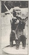 Gambar 14 Patung menunggang Kuda (Karo) ko­leksi Pak Milo dari keterangan yang diperoleh patung ini cukup tua usianya.