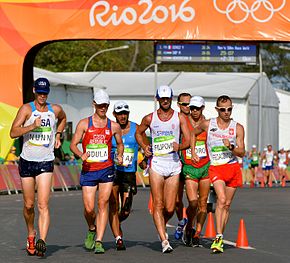 Description de l'image Staff Sgt. John Nunn race walks at Rio Olympic Games (29015273571).jpg.