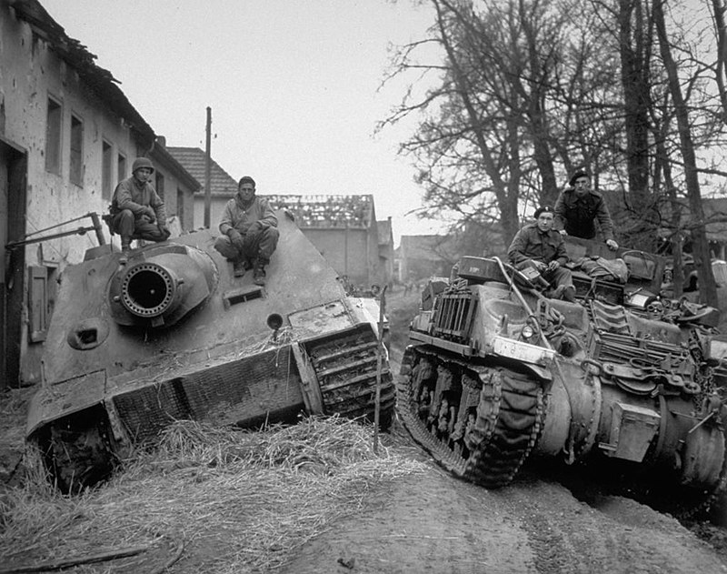 Файл:Sturmtiger abandoned M4 ARV.jpg