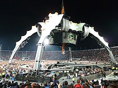 25 de marzo de 2011: Concierto de la banda U2, parte de su gira U2 360°, ante 82 596 personas.