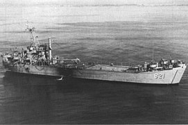 El USS Harnett County (LST-821) en torno a 1966.