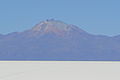 Vista del Volcán Tunupa desde el Salar de Uyuni