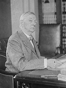 Уильям Джоэл Стоун в 1917 году (обрезано) .jpg
