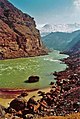 O río Amariello amán de Xunhua, en o Qinghai oriental. Se veiga a color amariella d'as suyas auguas por o loess.