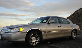 2000LincolnTownCar2.jpg