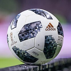 Adidas Telstar 18 в матче Россия - Аргентина.jpg