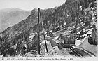 Montée d'un train dans la neige.