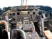 Pilotenkanzel einer Boeing 747-200.