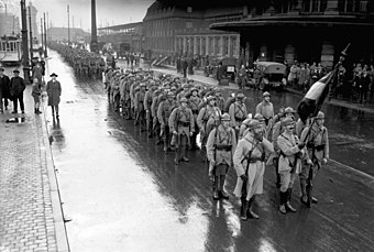 Französische Truppen beim Verlassen von Dortmund