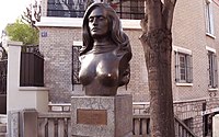 El busto de Dalida.