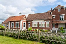 La mairie et l'ancienne école communale.