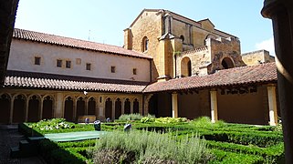 L'abbaye Saint-Fortuné.